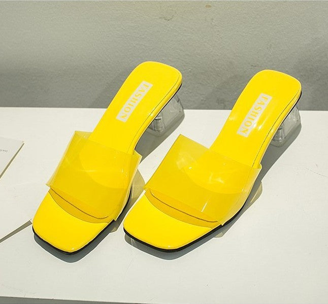 Open-toed sandals and slippers