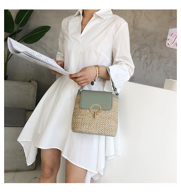 Straw shoulder beach bag