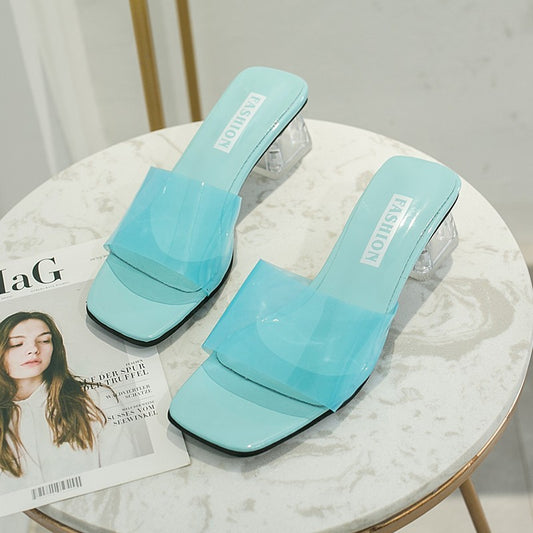 Open-toed sandals and slippers
