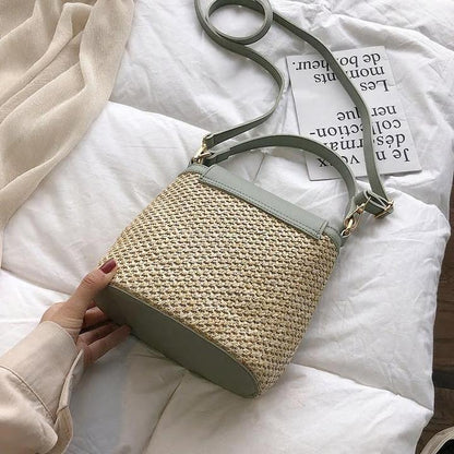 Straw shoulder beach bag